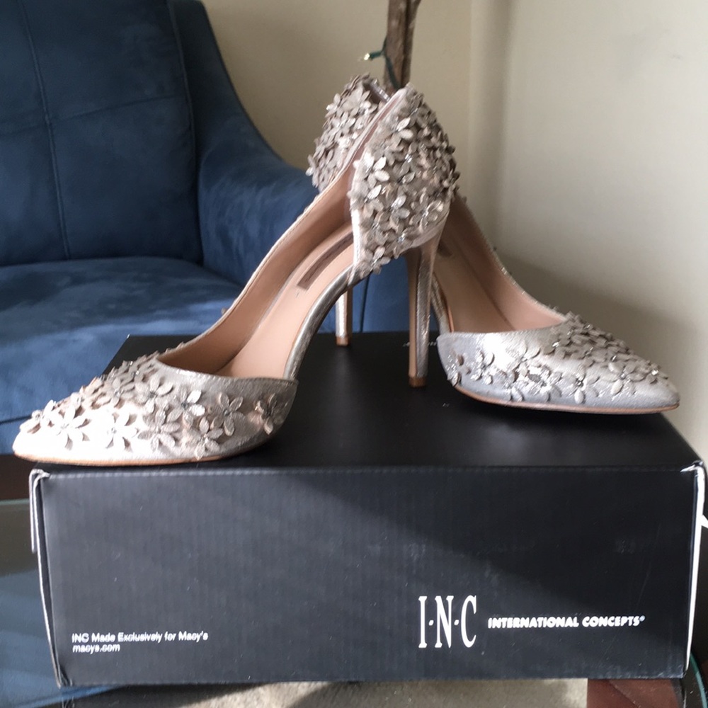 Shoes/ Pumps